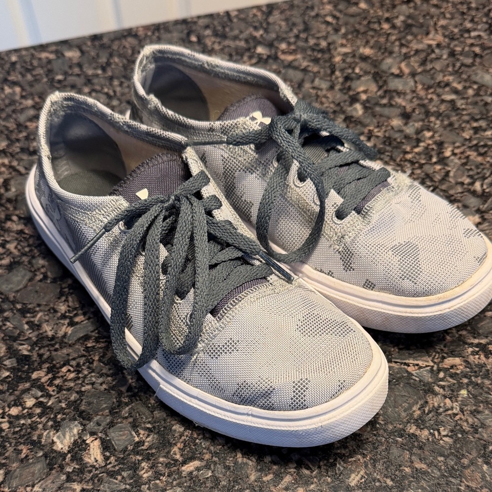 Grey under Armour camo Lace-Up Sneakers